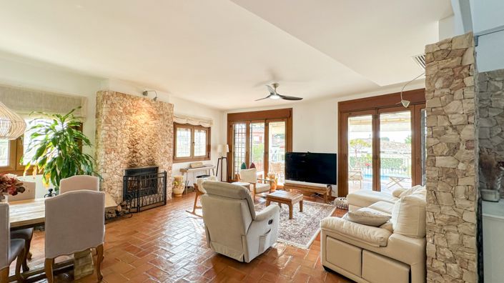 Image No.18-7 Bed Villa for sale