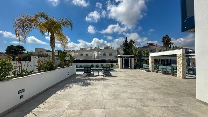 Image No.10-4 Bed Villa for sale