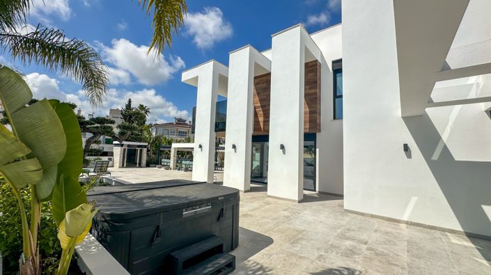 Image No.20-4 Bed Villa for sale