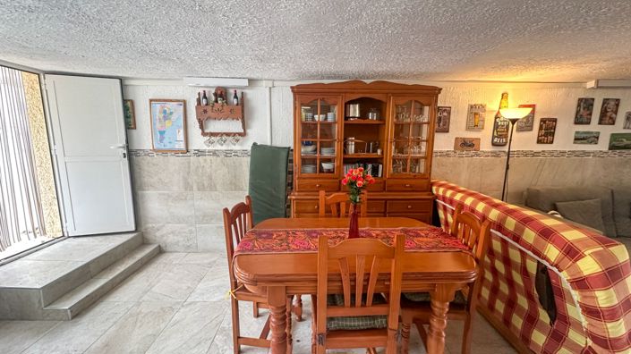 Image No.32-2 Bed Townhouse for sale