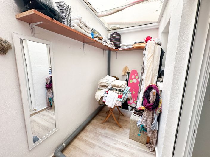 Image No.36-2 Bed Property for sale