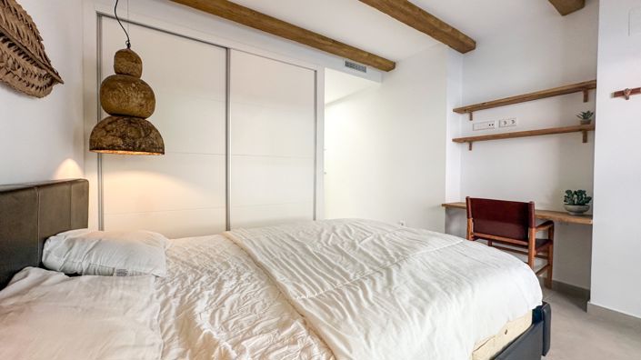 Image No.20-2 Bed Property for sale