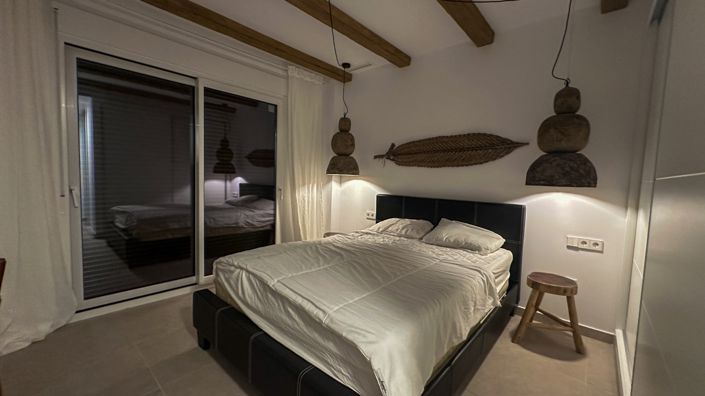 Image No.27-2 Bed Property for sale