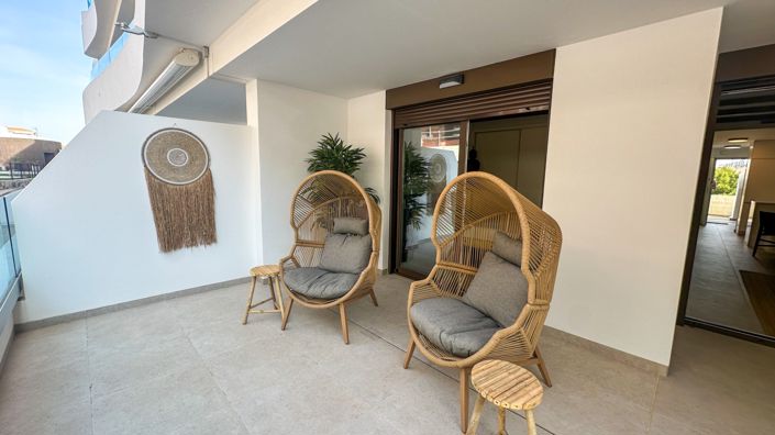 Image No.8-2 Bed Property for sale