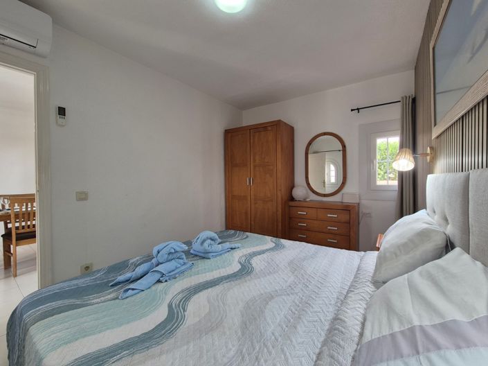 Image No.11-1 Bed Property for sale