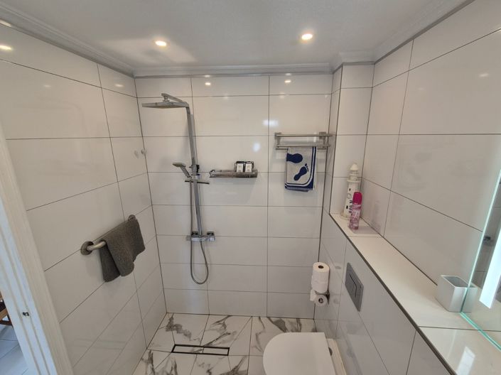 Image No.15-1 Bed Property for sale