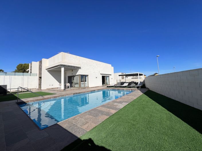 Image No.39-5 Bed Villa for sale