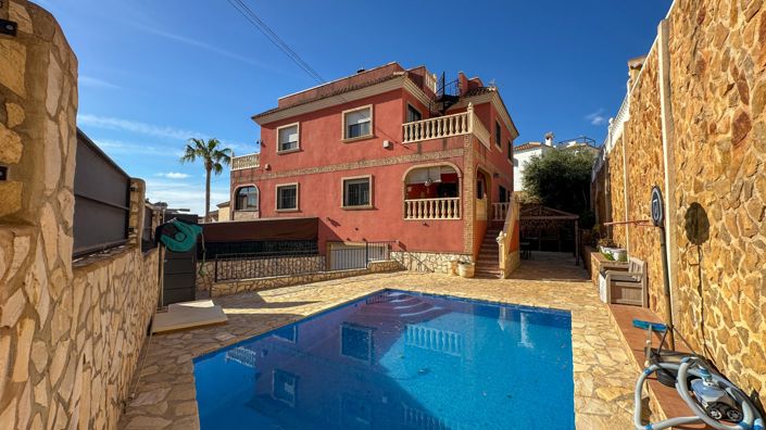 Image No.35-3 Bed Townhouse for sale