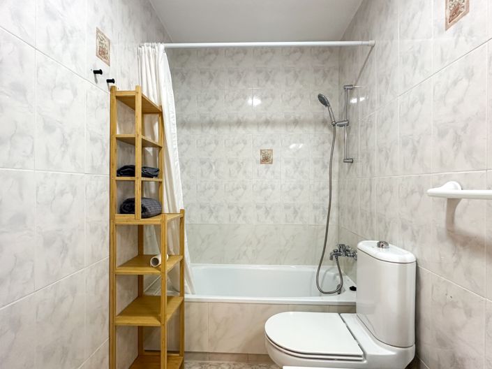 Image No.12-2 Bed Property for sale