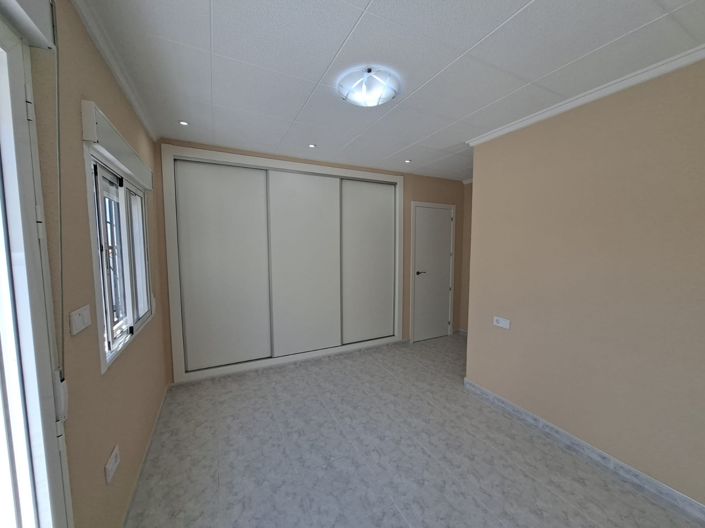 Image No.11-1 Bed Property for sale