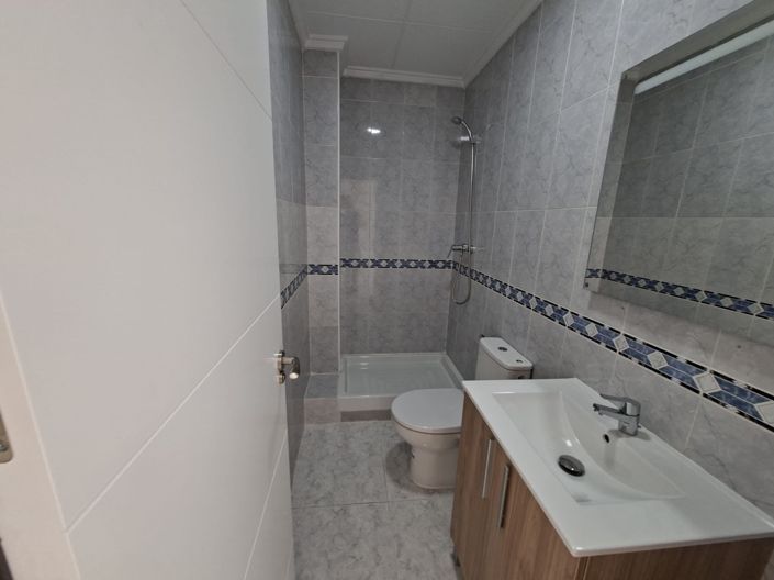 Image No.12-1 Bed Property for sale