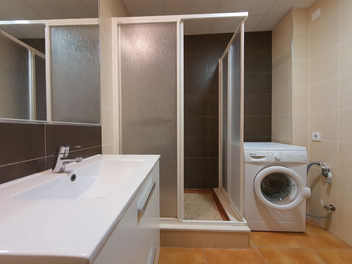 Image No.42-16 Bed Property for sale