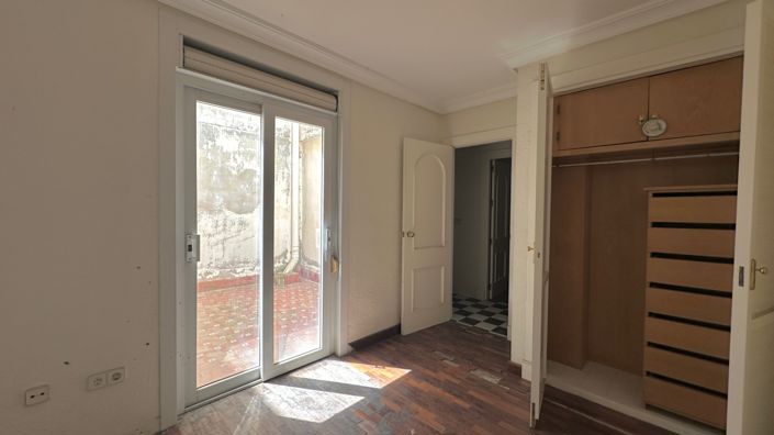 Image No.19-6 Bed Property for sale