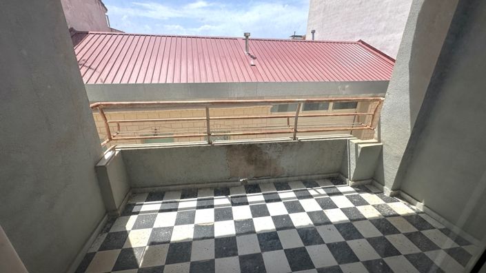 Image No.22-6 Bed Property for sale