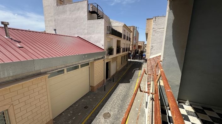Image No.24-6 Bed Property for sale