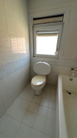 Image No.34-6 Bed Property for sale