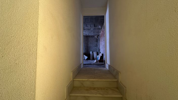 Image No.35-6 Bed Property for sale