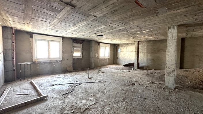 Image No.36-6 Bed Property for sale