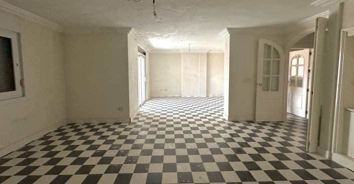 Image No.7-6 Bed Property for sale