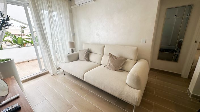 Image No.12-2 Bed Property for sale