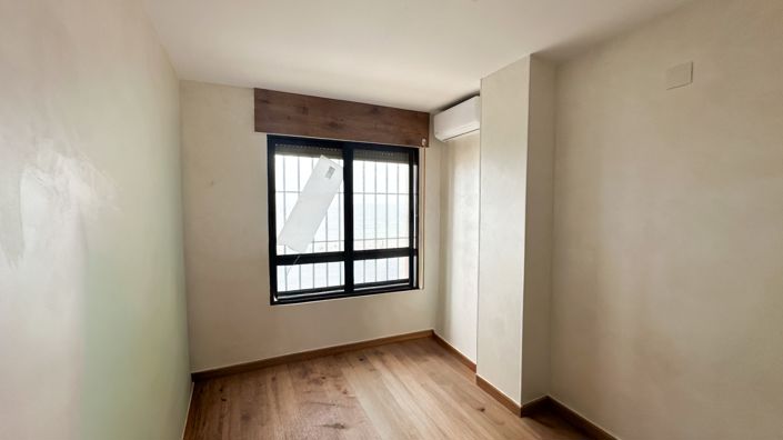 Image No.12-2 Bed Property for sale