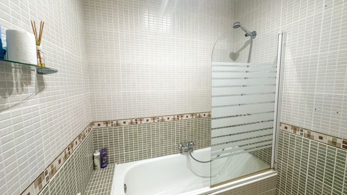 Image No.18-2 Bed Property for sale