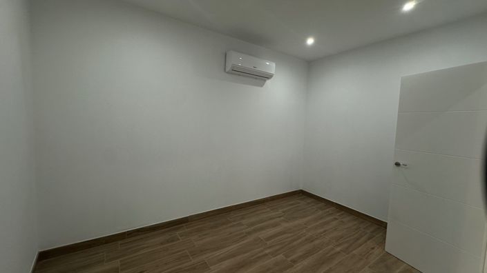 Image No.14-1 Bed Property for sale