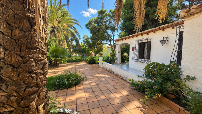 Image No.2-4 Bed Villa for sale
