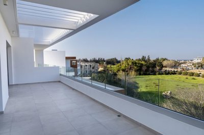 52966841-f5f4-40b2-8ddc-02576e54d4d8