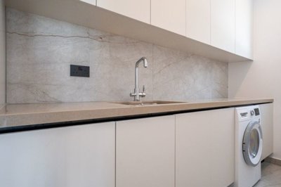 0b807d87-356f-49cc-ba09-e243ea468d89