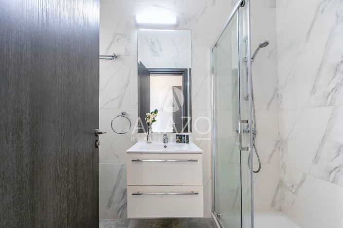 Image No.10-3 Bed Property for sale