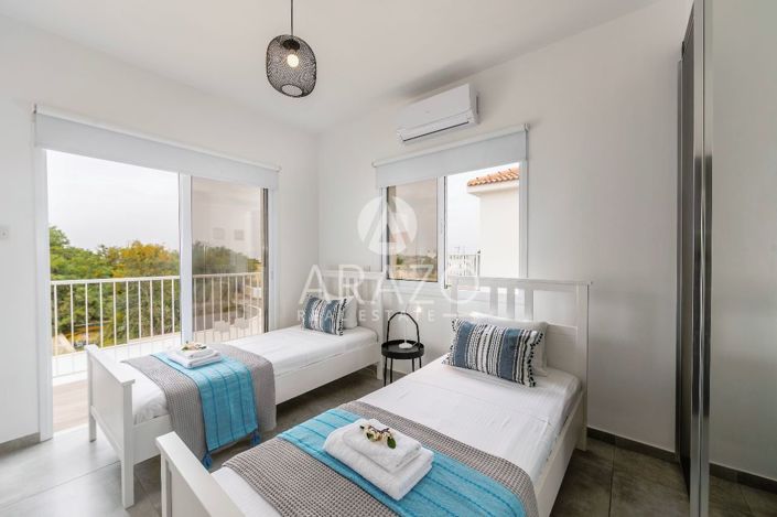 Image No.13-3 Bed Property for sale