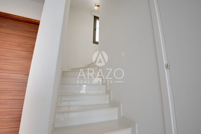 Image No.10-3 Bed Property for sale