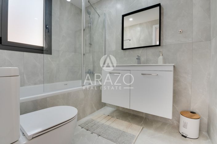 Image No.13-3 Bed Property for sale