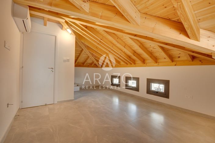 Image No.14-3 Bed Property for sale