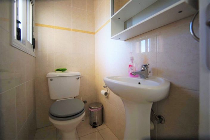 Image No.10-2 Bed House for sale