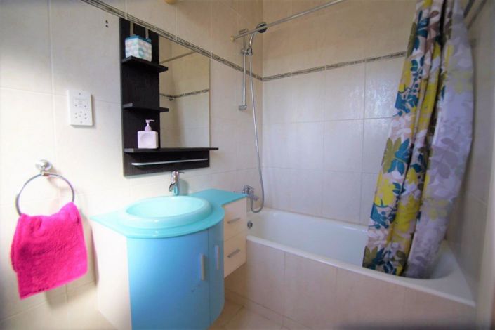 Image No.8-2 Bed House for sale