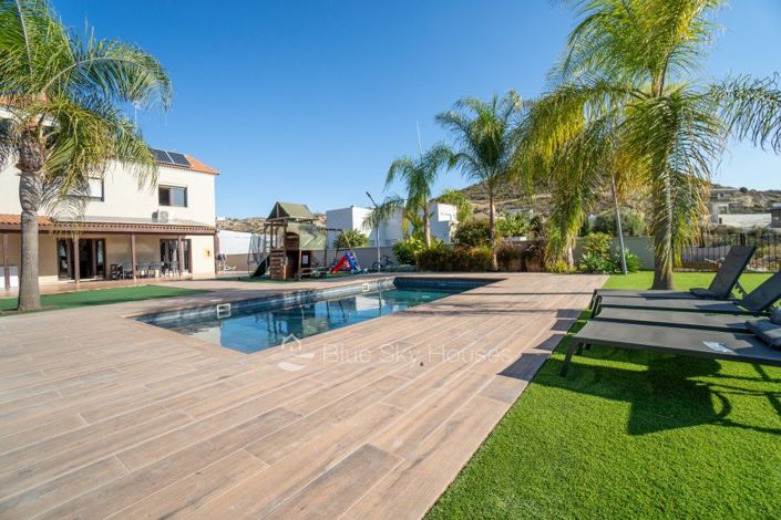 Image No.1-6 Bed Villa for sale