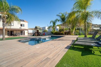 6 Bed Villa for sale