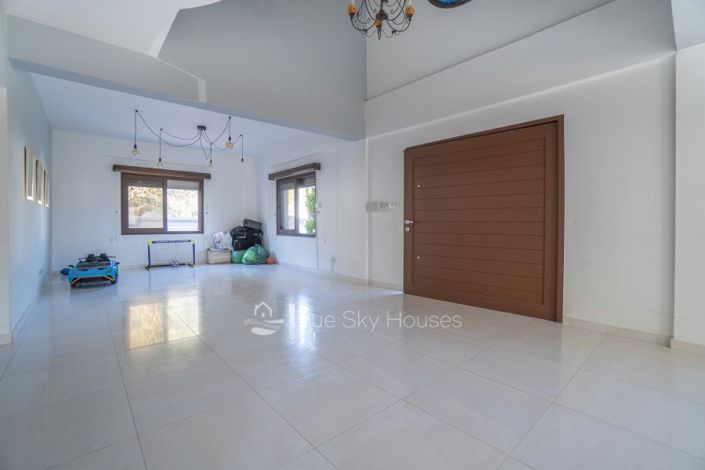 Image No.10-6 Bed Villa for sale