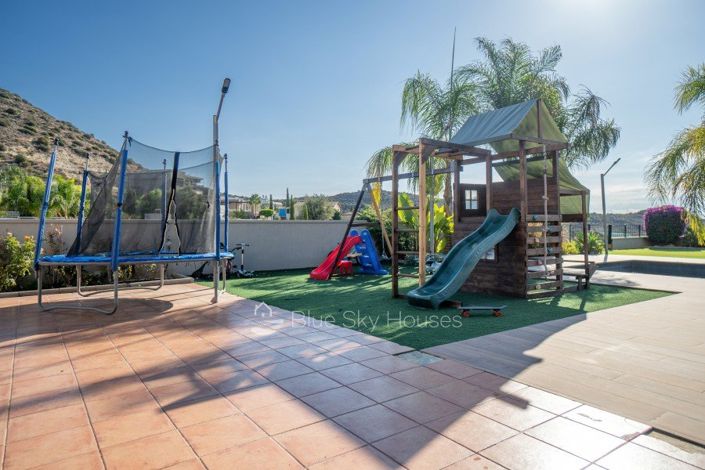 Image No.3-6 Bed Villa for sale