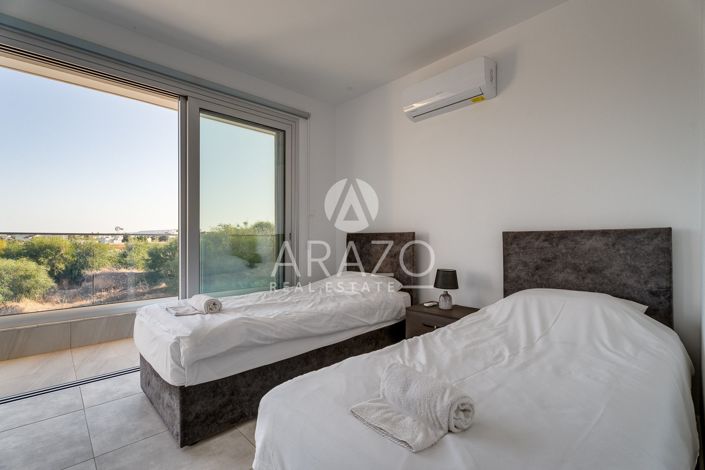 Image No.12-2 Bed House for sale