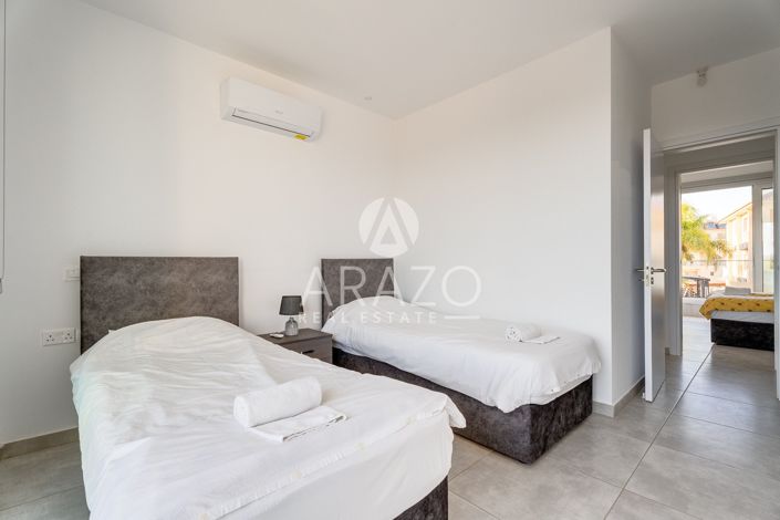 Image No.13-2 Bed House for sale