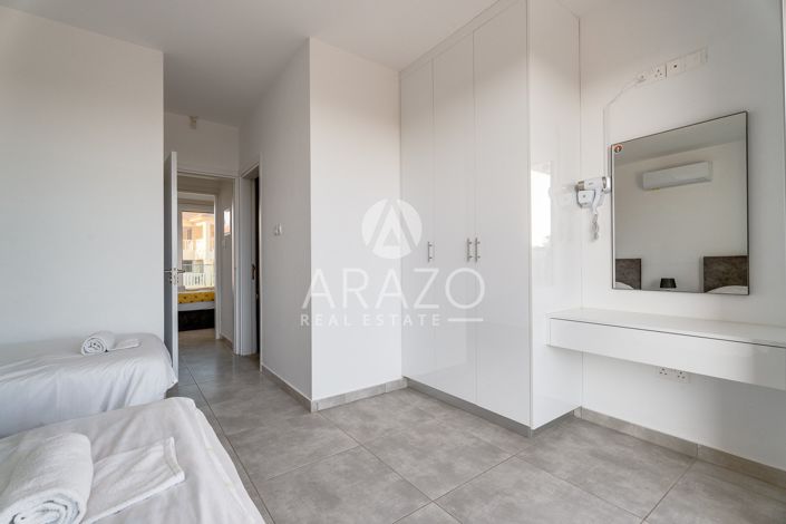 Image No.14-2 Bed House for sale