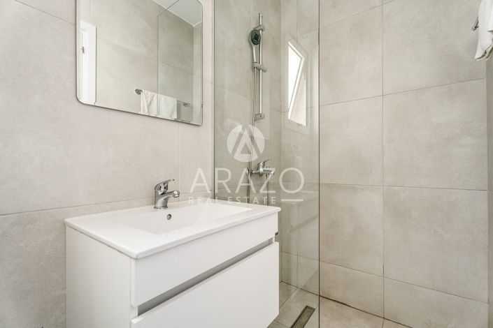 Image No.15-2 Bed House for sale