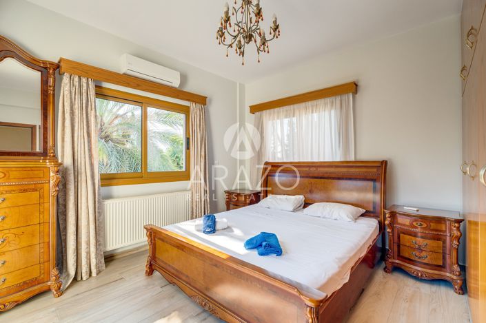 Image No.11-5 Bed Property for sale