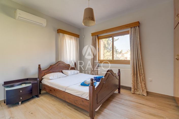 Image No.14-5 Bed Property for sale