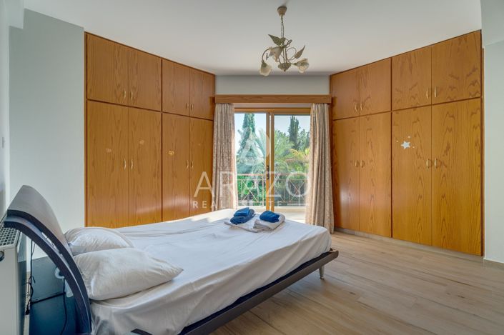 Image No.18-5 Bed Property for sale