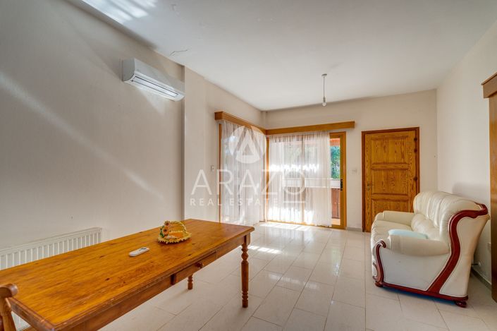 Image No.28-5 Bed Property for sale