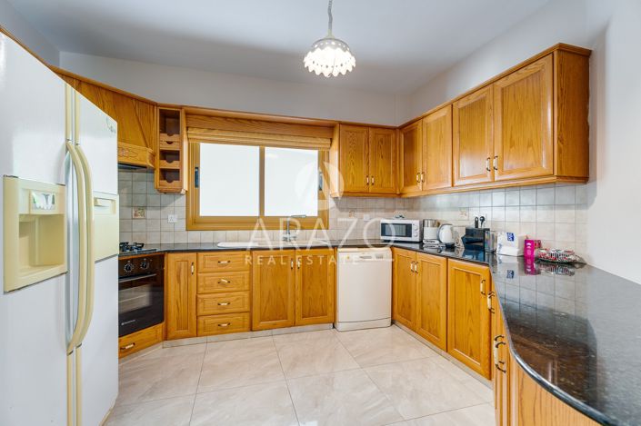 Image No.6-5 Bed Property for sale